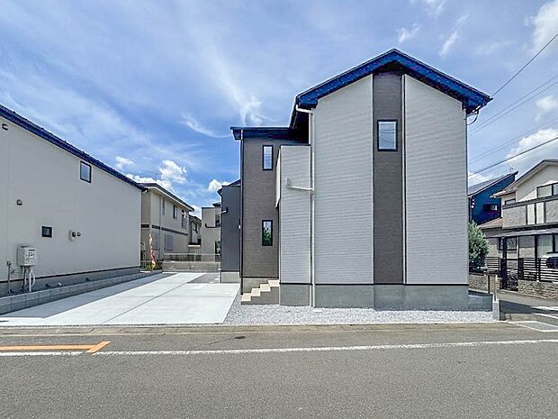 1号棟【外観】家族の温かさと陽光の暖かさ、楽しい毎日と明るい未来を予感させる「空間が織り成すひとつ先の住み心地」を演出します。