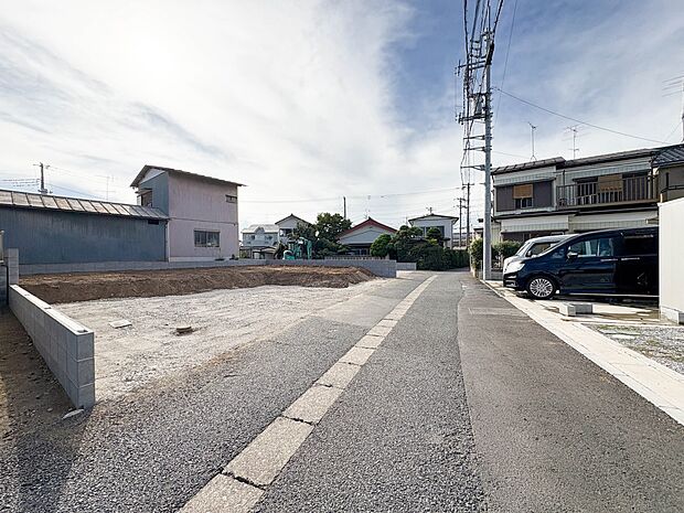 【前面道路】車の通行が少ないので、静かな住環境を維持することができます。