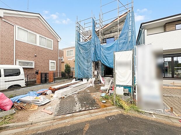 【玄関】玄関はおうちの顔と言われます。玄関アプローチは、外観デザインの印象を左右します。ご家族の個性を出しながら、素敵な玄関でお客様をお迎えしてください。