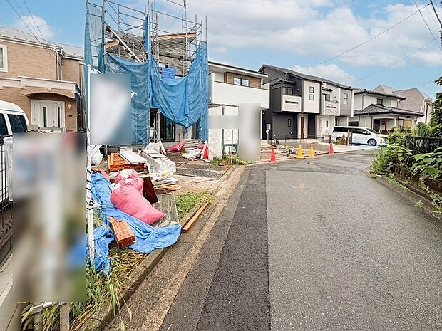 【前面道路4ｍ】車の通行が少ないので、静かな住環境を維持することができます。