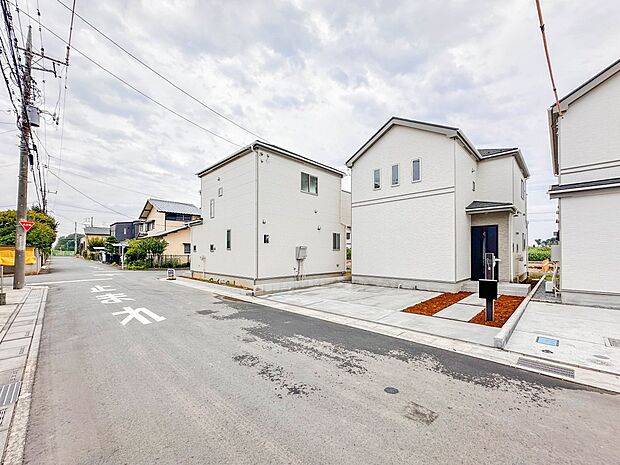 【前面道路】車の通行が少ないので、静かな住環境を維持することができます。