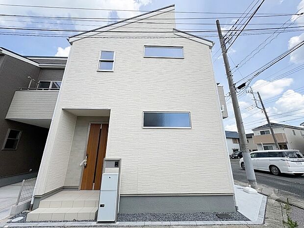 【ひとつ先の住み心地】家族の温かさと陽光の暖かさ、楽しい毎日と明るい未来を予感させる「空間が織り成すひとつ先の住み心地」を演出します。
