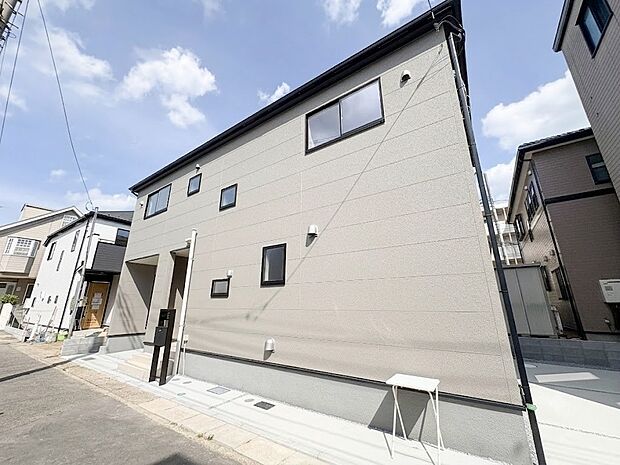【ひとつ先の住み心地】家族の温かさと陽光の暖かさ、楽しい毎日と明るい未来を予感させる「空間が織り成すひとつ先の住み心地」を演出します。