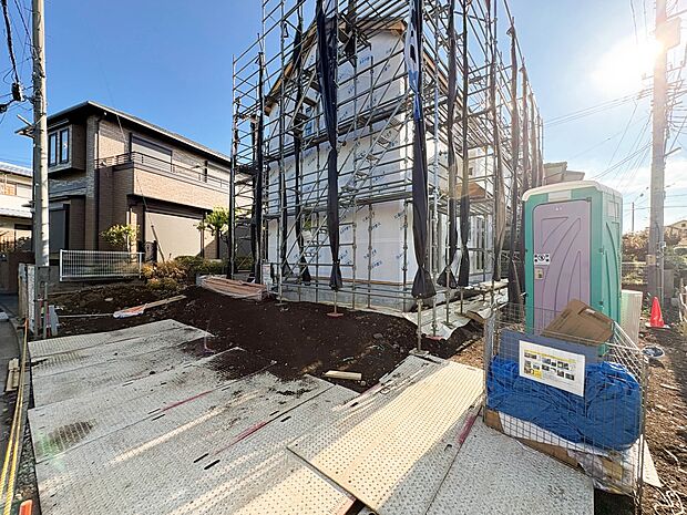 【ひとつ先の住み心地】家族の温かさと陽光の暖かさ、楽しい毎日と明るい未来を予感させる「空間が織り成すひとつ先の住み心地」を演出します。