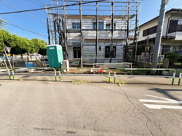 【前面道路】車の通行が少ないので、静かな住環境を維持することができます。