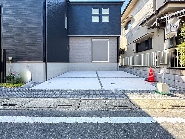 【駐車場】カースペース2台可。車が1台なら、来客用の駐車場や、駐輪スペースとしてご活用ください。