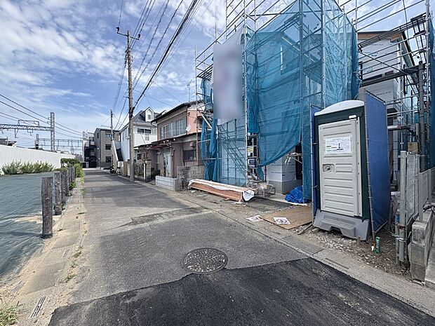 【前面道路】車の通行が少ないので、静かな住環境を維持することができます。