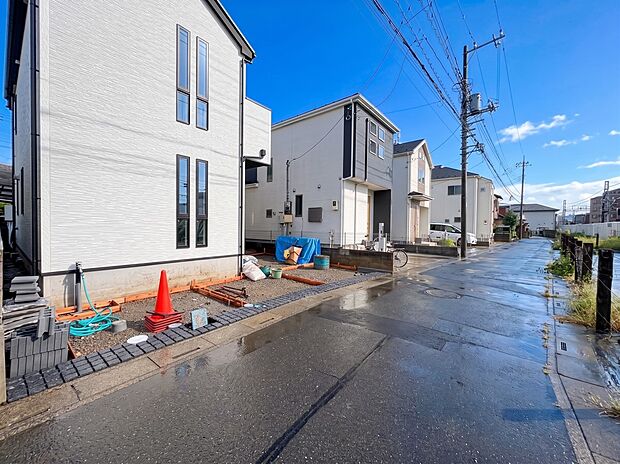 【前面道路】車の通行が少ないので、静かな住環境を維持することができます。