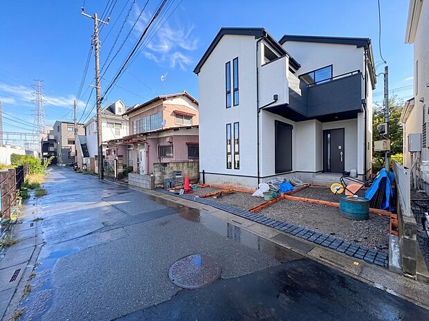 【前面道路】車の通行が少ないので、静かな住環境を維持することができます。