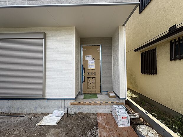 【玄関】玄関はおうちの顔と言われます。玄関アプローチは、外観デザインの印象を左右します。
