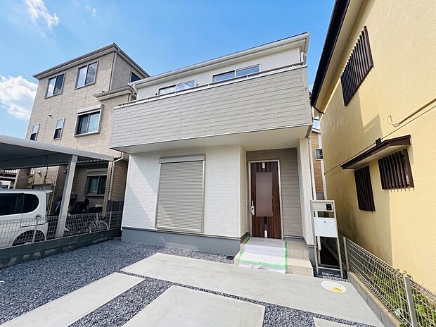 【外観】家族の温かさと陽光の暖かさ、楽しい毎日と明るい未来を予感させる「空間が織り成すひとつ先の住み心地」を演出します。