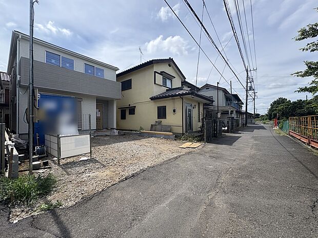 【前面道路】車の通行が少ないので、静かな住環境を維持することができます。