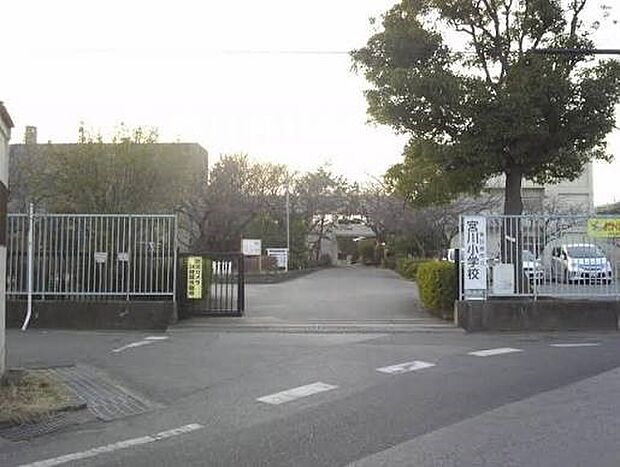小学校 1400m 春日部市立宮川小学校