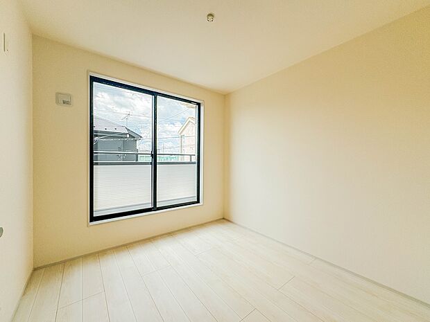 【洋室4.5帖】お子様のお部屋にぴったりなスペース