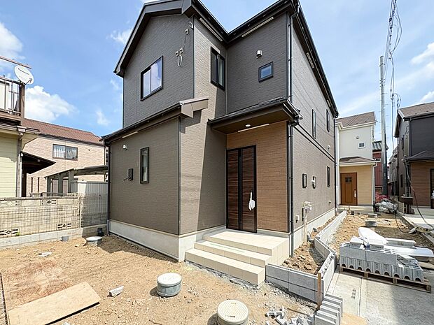 【外観】家族の温かさと陽光の暖かさ、楽しい毎日と明るい未来を予感させる「空間が織り成すひとつ先の住み心地」を演出します。