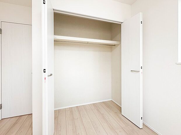 A号棟【収納】各部屋を最大限に広く使って頂ける様、全居住スペースに収納付。プライベートルームはゆったりと快適に。