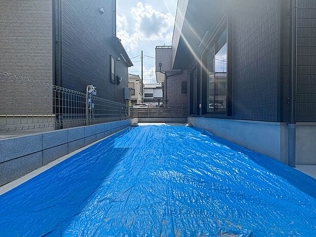 A号棟【　駐車場　】  戸建ての購入を検討することになったきっかけに「駐車場を持てること」を挙げる方が多くいらっしゃいます。駐車場代金を支払続ける必要がないことは、駐車場付き戸建を持つ最大の…