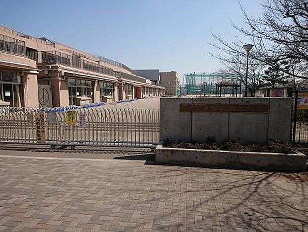 小学校 1400m 武里南小学校