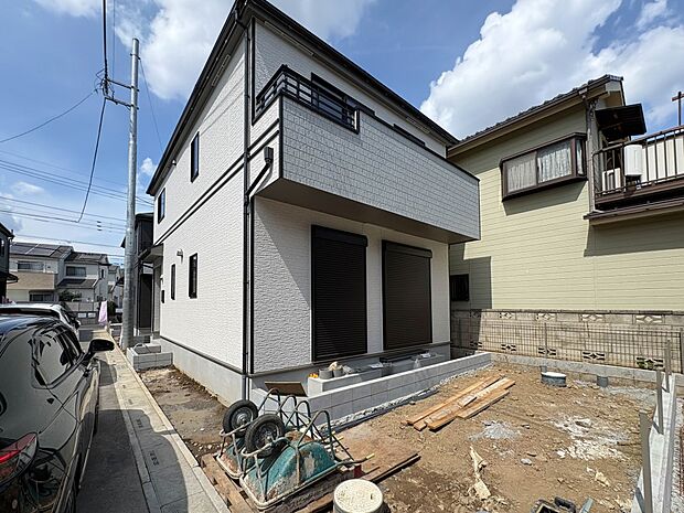 【外観】家族の温かさと陽光の暖かさ、楽しい毎日と明るい未来を予感させる「空間が織り成すひとつ先の住み心地」を演出します。