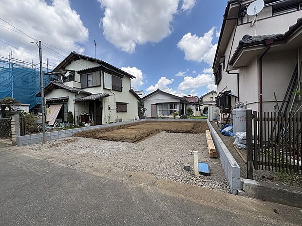 【外観】ここから始まる「日常」はご家族にとってかけがえのない時間となります。少しでも豊かに、快適に。そんな想いから本邸宅は生まれました。　