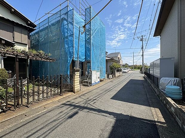 【前面道路4.2m】車の通行が少ないので、静かな住環境を維持することができます。