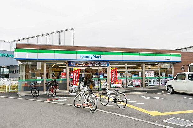 コンビニ 200m ファミリーマート川口神根店(ファミリーマートの強さは、少量のお惣菜を売るファミデリカとドラッグストアと組んだコラボ。サラダを中心にしたヘルシー食材が充実のコンビニです。)…