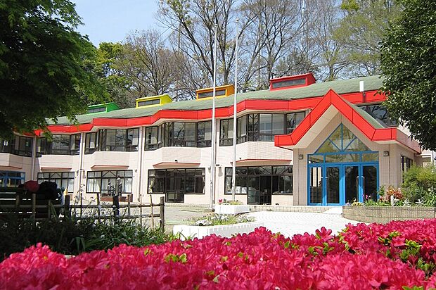 幼稚園・保育園 397m 松原幼稚園(自然の多彩な樹木に囲まれ、野鳥、昆虫などに触れながら植物の世話や農作物の収穫の体験を通して情操教育を養っています。また食育、英語、体操、水泳等も通じて社…