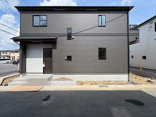 【外観】家族の温かさと陽光の暖かさ、楽しい毎日と明るい未来を予感させる「空間が織り成すひとつ先の住み心地」を演出します。