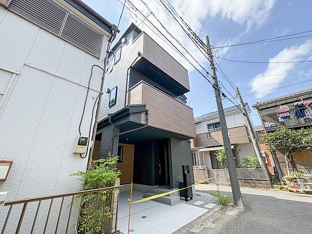 【外観】こちらの物件が少しでも気になるようでしたら、お気軽にお問合せください。人生でいちばん大きなお買い物ですので、ゆっくりご見学ください。ネット上の画像と実際の見学では、リアル感がまるで違…