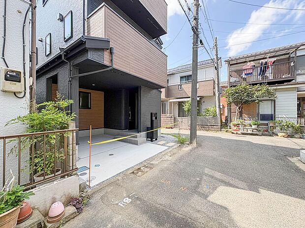 【前面道路4ｍ】車の通行が少ないので、静かな住環境を維持することができます。