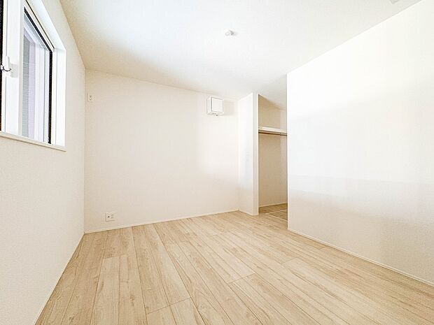 【洋室5.25帖】充実した生活は伸びやかな居室空間から始まります。快適に・伸びやかに。心の潤いを求める方々へ。