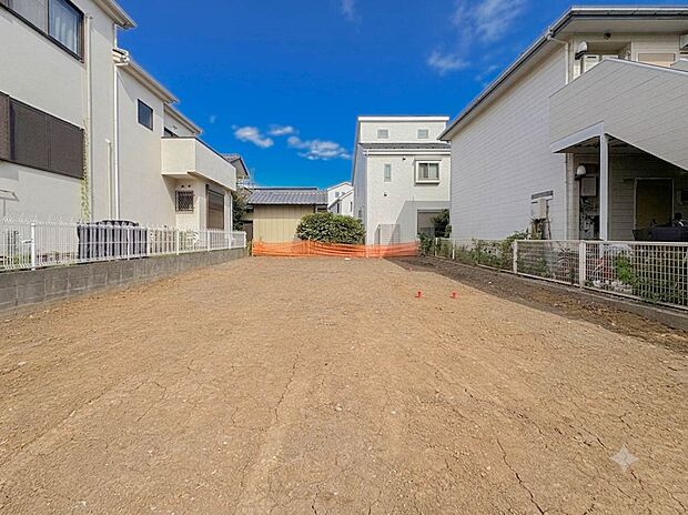 【外観】家族の温かさと陽光の暖かさ、楽しい毎日と明るい未来を予感させる「空間が織り成すひとつ先の住み心地」を演出します。