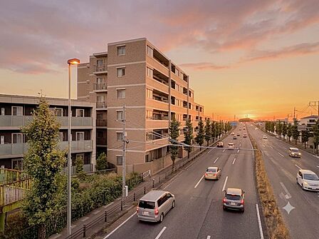 【外観】こちらの物件が少しでも気になるようでしたら、お気軽にお問合せください。人生でいちばん大きなお買い物ですので、ゆっくりご見学ください。ネット上の画像と実際の見学では、リアル感がまるで違…