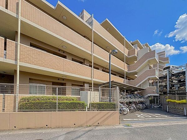 敷地内はみどりが多く、お部屋以外も心地の良い安らぐ空間。