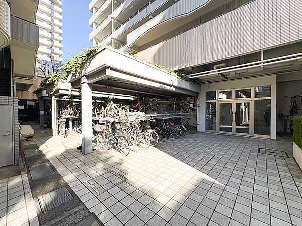 【駐輪場】駐輪場があると自転車を自由に出し入れ出来るので便利。