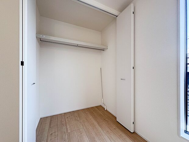 【収納】各部屋を最大限に広く使って頂ける様、全居住スペースに収納付。プライベートルームはゆったりと快適に。
