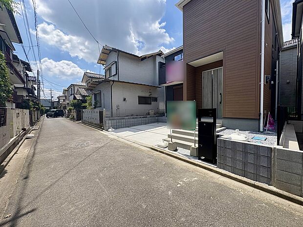 【前面道路】車の通行が少ないので、静かな住環境を維持することができます。