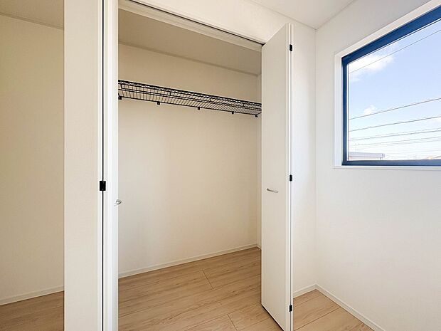 【収納】各部屋を最大限に広く使って頂ける様、全居住スペースに収納付。プライベートルームはゆったりと快適に。