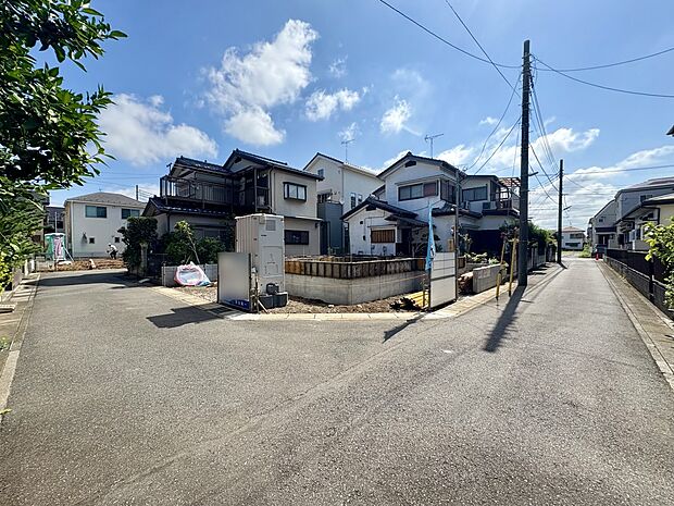 【前面道路】車の通行が少ないので、静かな住環境を維持することができます。