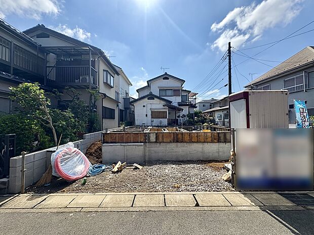 【外観】家族の温かさと陽光の暖かさ、楽しい毎日と明るい未来を予感させる「空間が織り成すひとつ先の住み心地」を演出します。