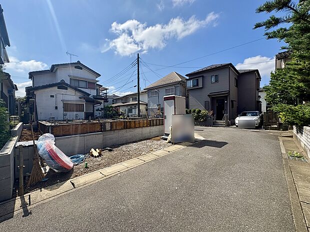【前面道路】車の通行が少ないので、静かな住環境を維持することができます。