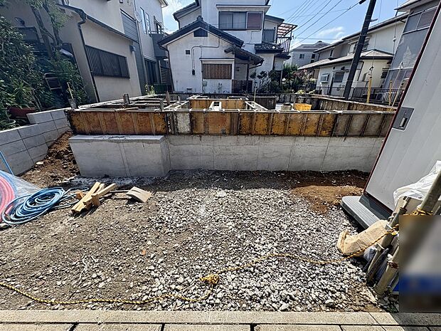 【駐車場】毎日の生活にマイカーが必須という方は、購入を検討する際、駐車場があることは大事な条件です。毎日の通勤や家族の送迎、買い物やお出かけなどクルマのある暮らしを満喫したい方は要チェック。…