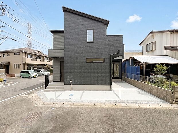 【外観】家族の温かさと陽光の暖かさ、楽しい毎日と明るい未来を予感させる「空間が織り成すひとつ先の住み心地」を演出します。