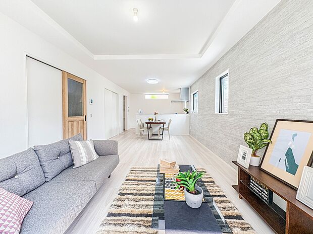 【LDK20帖】  お子様と会話をしながら家事ができるカウンターキッチン。いま手があいているか、忙しそうなのか相手の様子を伺いながらコミュニケーションをとる訓練にもなります。