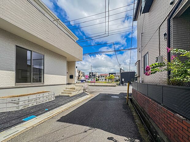 【前面道路】車の通行が少ないので、静かな住環境を維持することができます。
