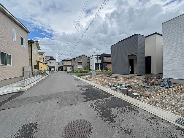 【前面道路】車の通行が少ないので、静かな住環境を維持することができます。