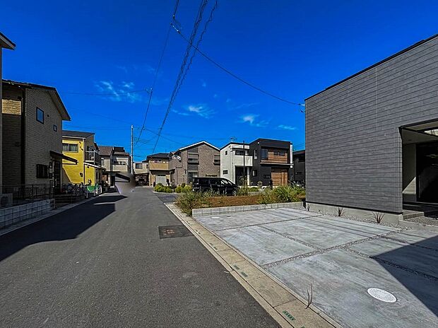 【前面道路】車の通行が少ないので、静かな住環境を維持することができます。