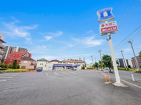 コンビニ 180m ローソン戸田上戸田店(ローソン(新・企業スローガンは「マチのほっとステーション」。「圧倒的な美味しさ」「人への優しさ」「地球(マチ)への優しさ」の3つの約束で社会の課題に…