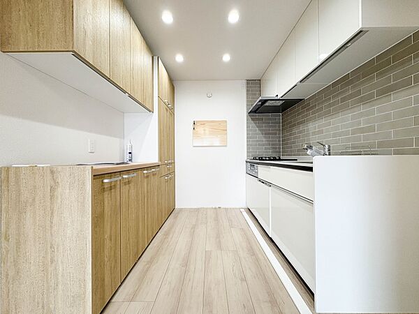 リノベーション済みのキッチン。すっきり整った調理空間。