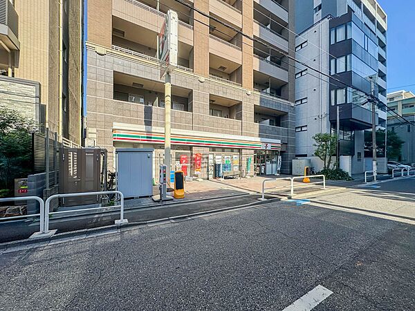 コンビニ 200m セブンイレブン浦和岸町7丁目店(セブンイレブン浦和岸町7丁目店(セブンイレブンは近くて便利を掲げています。近くとは、心の近さ。便利とはモノが期待以上の品質でお客さまに届く…
